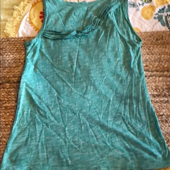 {Anthro}āLittleāYellowĀ ButtonāHeatheredāGreenāTank - Picture 5 of 7